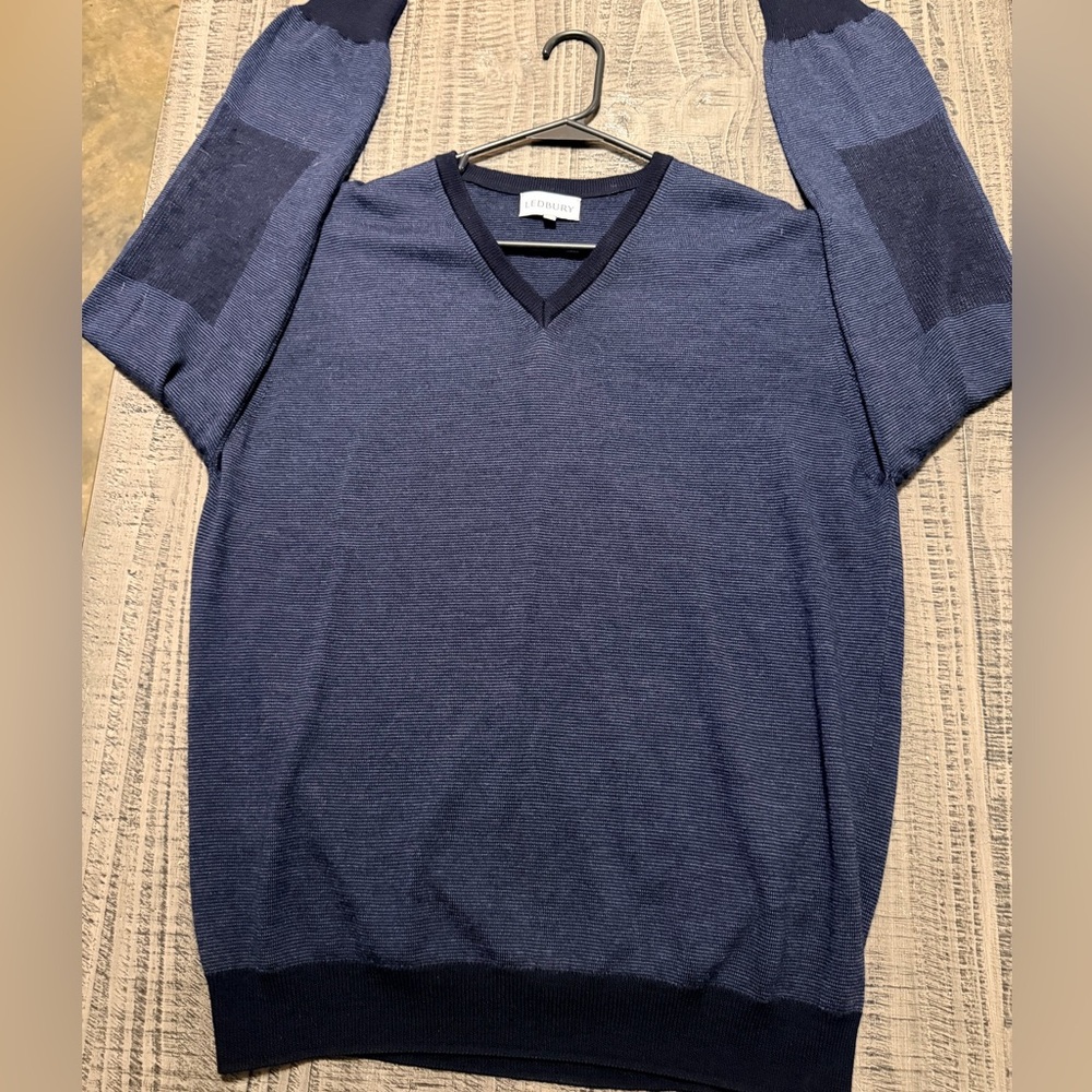 Ledbury Men's V-Neck Sweater in Navy Blue